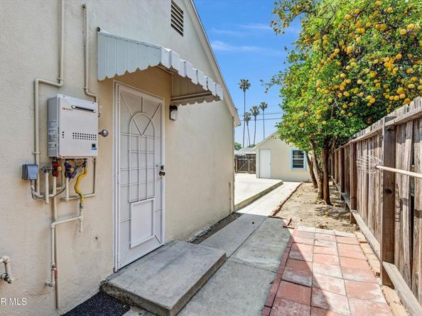 17400 Cantlay Street, Lake Balboa CA 91406