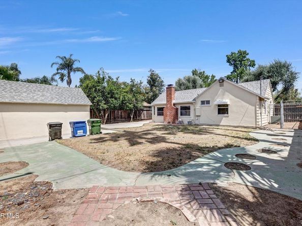 17400 Cantlay Street, Lake Balboa CA 91406