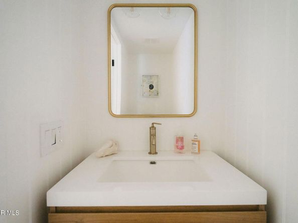 5716 Skyview Way B, Agoura Hills CA 91301