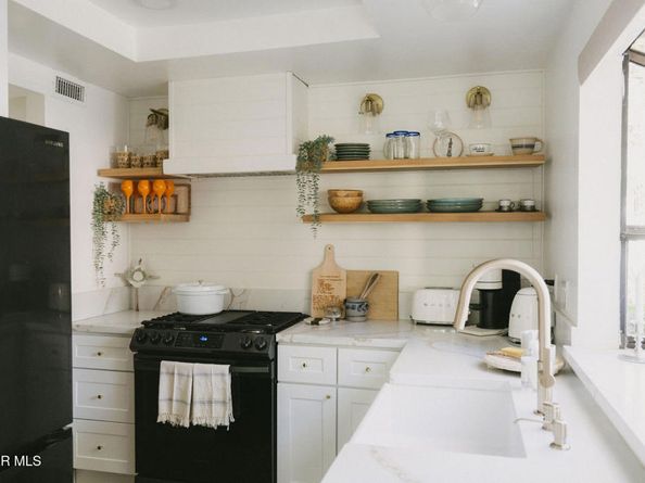 5716 Skyview Way B, Agoura Hills CA 91301