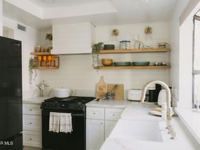 5716 Skyview Way B, Agoura Hills CA 91301