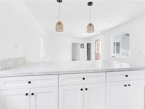 2740 S Sycamore, Los Angeles CA 90016