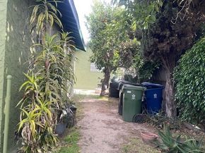 1113 E 83rd Street, Los Angeles CA 90001