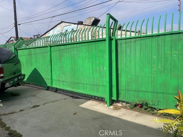 1113 E 83rd Street, Los Angeles CA 90001