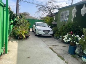 1113 E 83rd Street, Los Angeles CA 90001