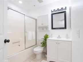 13801 Oxnard st 202, Van Nuys CA 91401