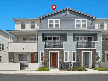 218 Lockhart Way