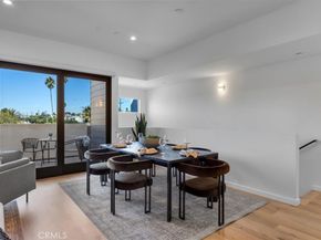 615 Aviation Way, Manhattan Beach CA 90266