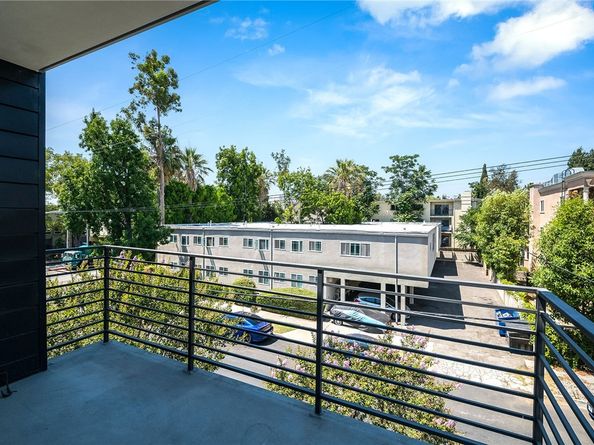 5258 Hermitage 101, Valley Village CA 91607