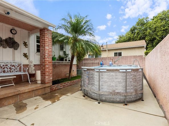 19122 Vanowen St, Reseda CA 91335