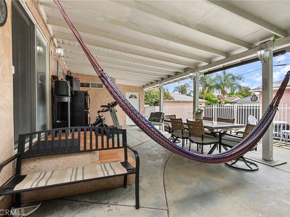 19122 Vanowen St, Reseda CA 91335