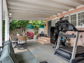 19122 Vanowen St, Reseda CA 91335