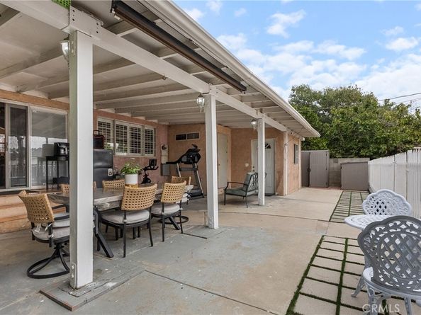 19122 Vanowen St, Reseda CA 91335