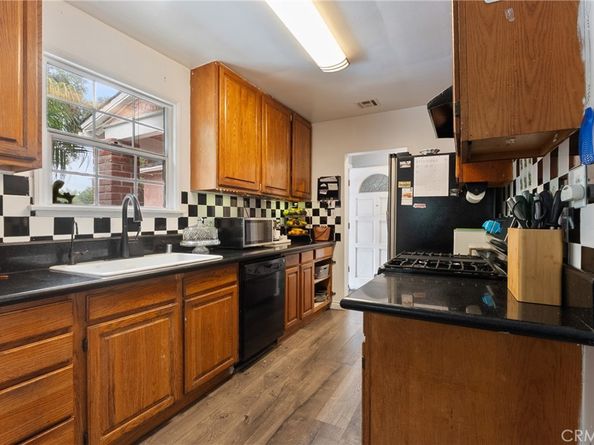 19122 Vanowen St, Reseda CA 91335