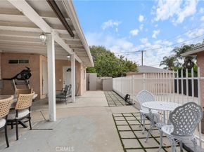 19122 Vanowen St, Reseda CA 91335