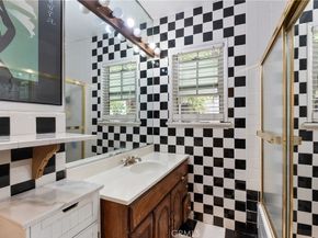 19122 Vanowen St, Reseda CA 91335