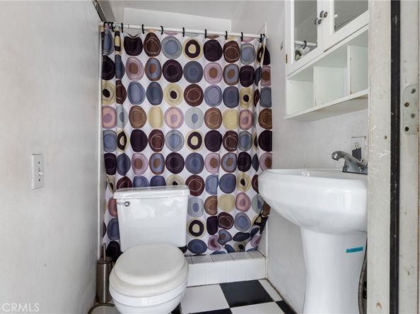 19122 Vanowen St, Reseda CA 91335