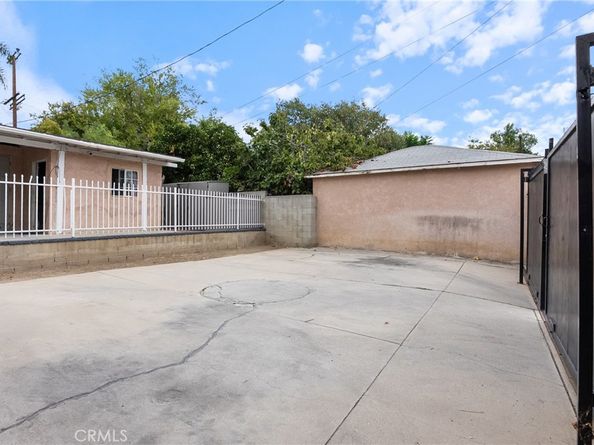 19122 Vanowen St, Reseda CA 91335