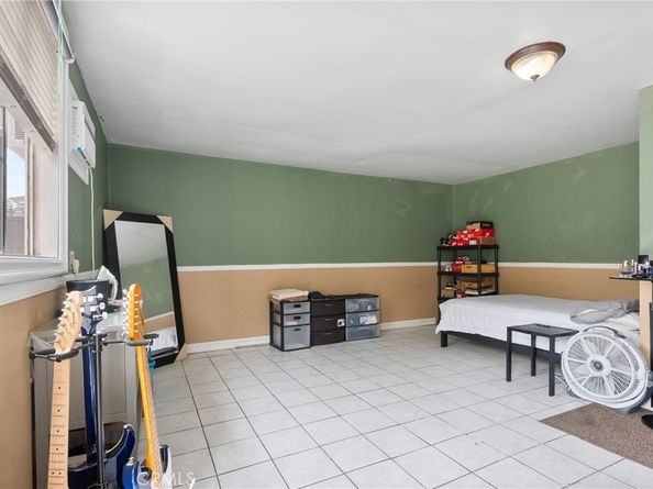 19122 Vanowen St, Reseda CA 91335