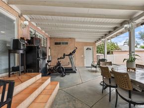 19122 Vanowen St, Reseda CA 91335