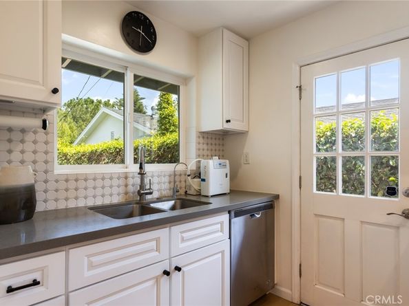22253 Del Valle Street, Woodland Hills CA 91364