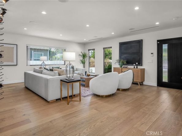 5110 Greenbush Avenue, Sherman Oaks CA 91423