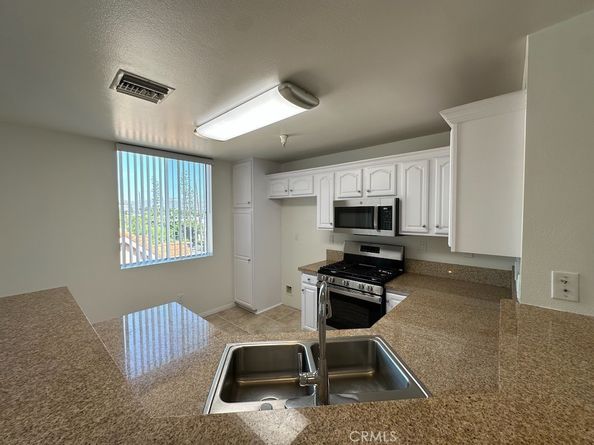 7551 Jordan Avenue 405, Canoga Park CA 91303