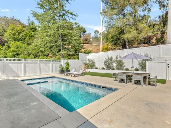 2712 N Beverly Glen Boulevard, Los Angeles CA 90077
