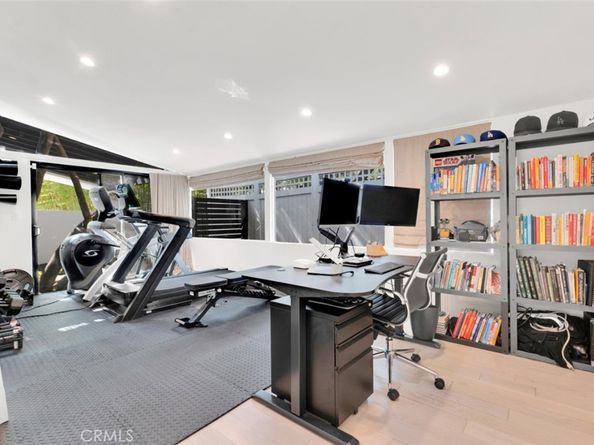 2712 N Beverly Glen Boulevard, Los Angeles CA 90077