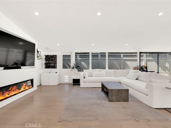2712 N Beverly Glen Boulevard, Los Angeles CA 90077