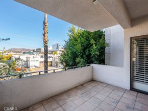 647 Wilcox Avenue 2G, Los Angeles CA 90004