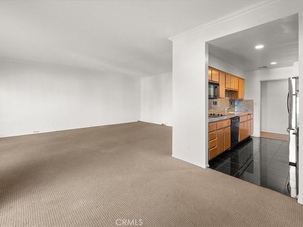 647 Wilcox Avenue 2G, Los Angeles CA 90004