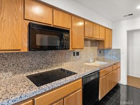 647 Wilcox Avenue 2G, Los Angeles CA 90004