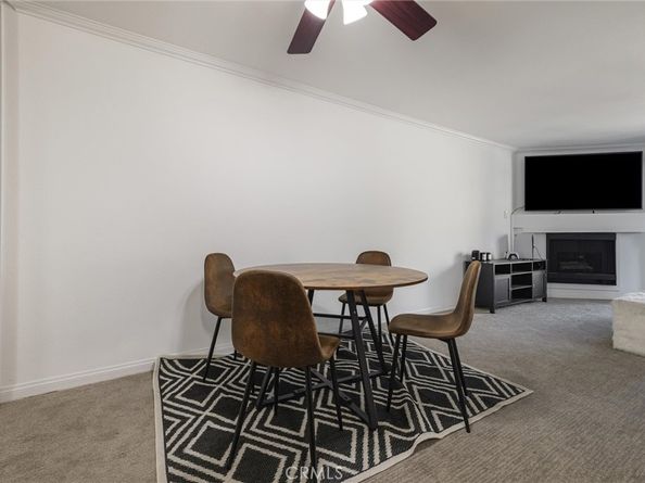 21450 Burbank Boulevard 203, Woodland Hills CA 91367
