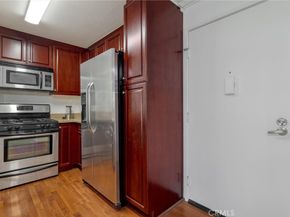 21450 Burbank Boulevard 203, Woodland Hills CA 91367