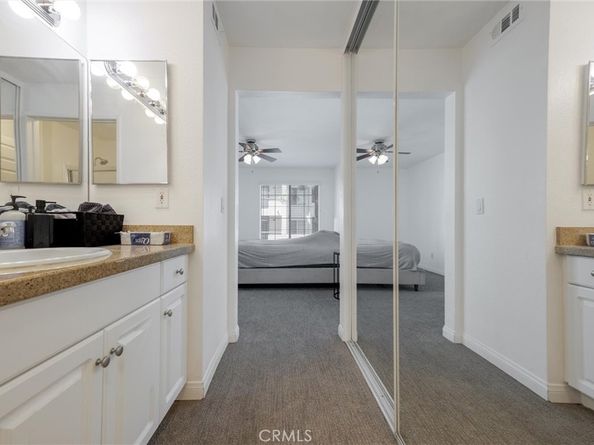 21450 Burbank Boulevard 203, Woodland Hills CA 91367