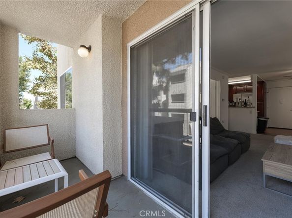 21450 Burbank Boulevard 203, Woodland Hills CA 91367