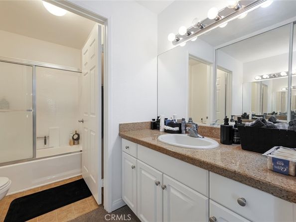 21450 Burbank Boulevard 203, Woodland Hills CA 91367