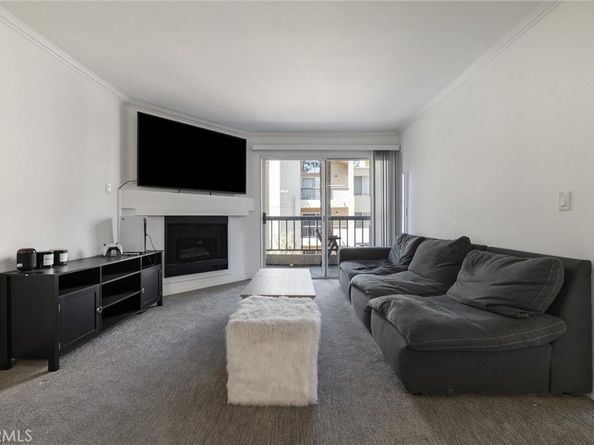 21450 Burbank Boulevard 203, Woodland Hills CA 91367