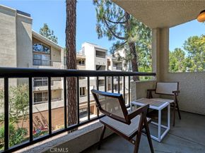 21450 Burbank Boulevard 203, Woodland Hills CA 91367