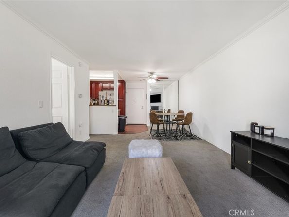 21450 Burbank Boulevard 203, Woodland Hills CA 91367