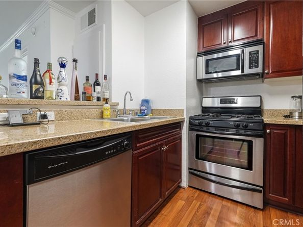 21450 Burbank Boulevard 203, Woodland Hills CA 91367