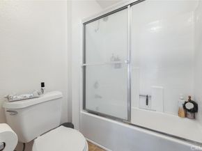 21450 Burbank Boulevard 203, Woodland Hills CA 91367