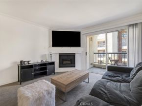 21450 Burbank Boulevard 203, Woodland Hills CA 91367