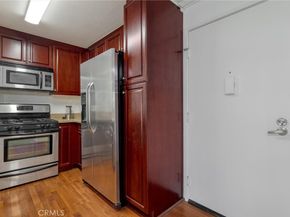 21450 Burbank Boulevard 203, Woodland Hills CA 91367