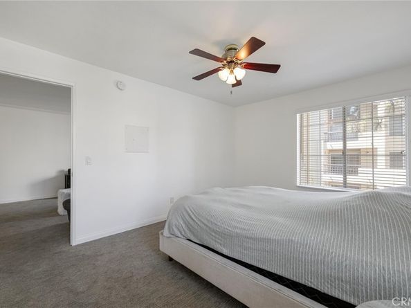 21450 Burbank Boulevard 203, Woodland Hills CA 91367