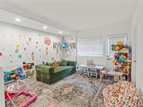 5907 Oakdale Avenue, Woodland Hills CA 91367