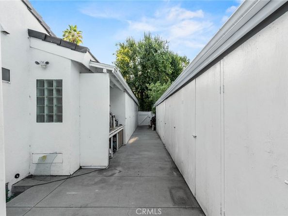 5907 Oakdale Avenue, Woodland Hills CA 91367
