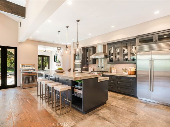 6451 Chesebro Road, Agoura Hills CA 91301
