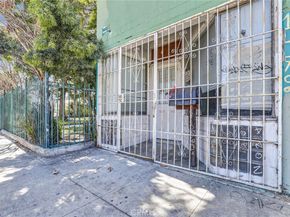 1470 W Adams Boulevard, Los Angeles CA 90007